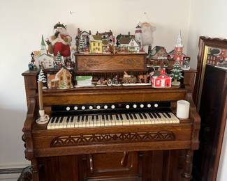 Clough & Warren Pump Organ Detroit Michigan USA. 