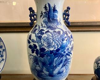 19th C Chinese blue and white porcelain vase with Peony