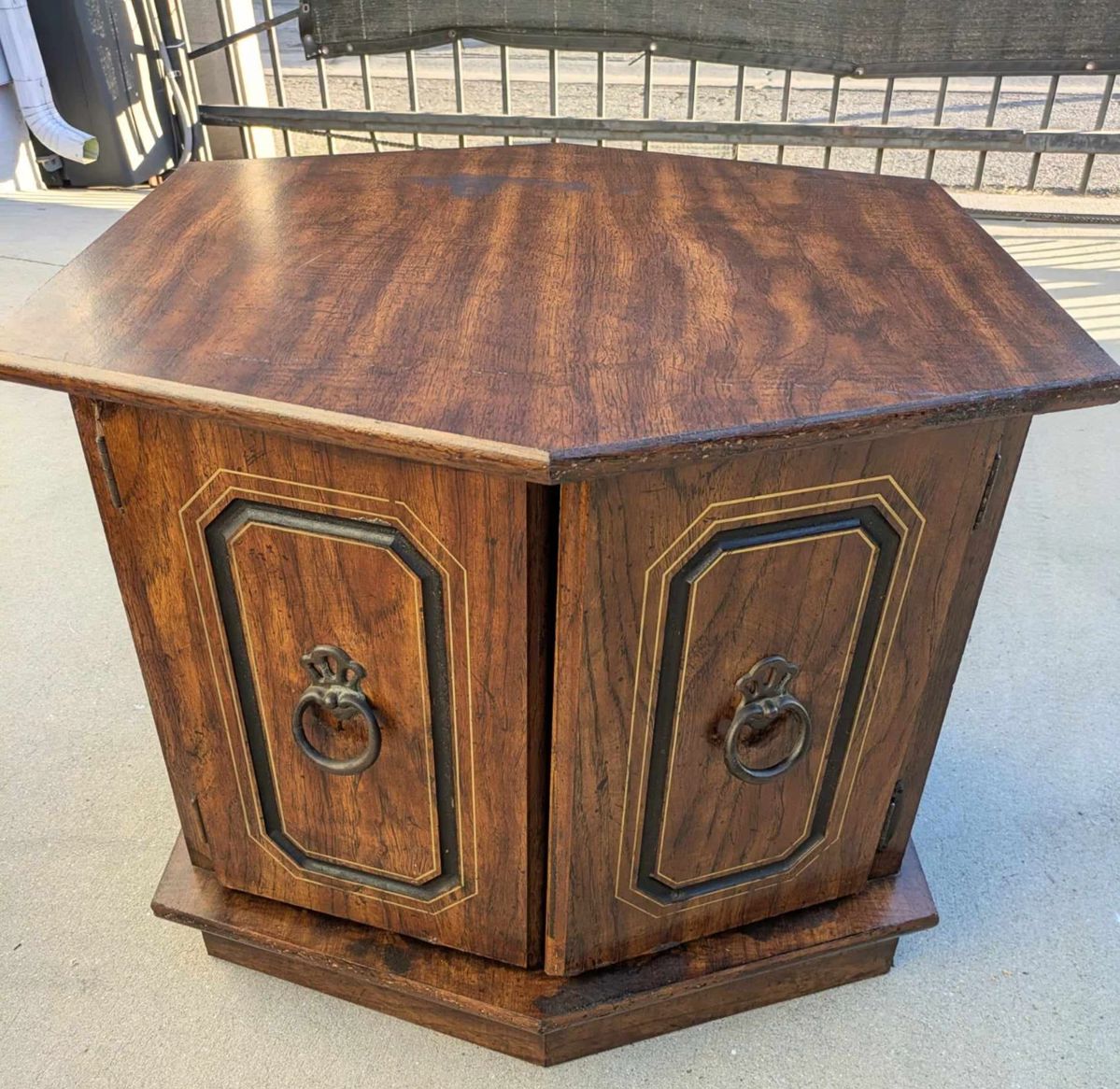 Vintage End Table with plenty of storage inside