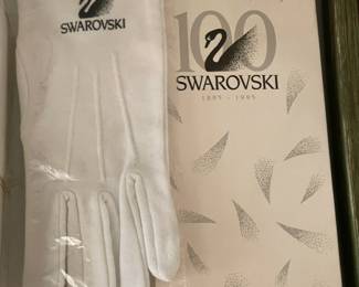 LARGE SWAROVSKI COLLECTION OF 185 FIGURINES! (SOME W/ BOXES)