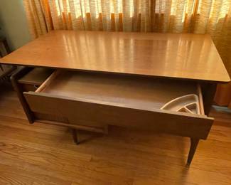 FABULOUS 1960s Mid-Century Modern Mainline For Hooker Furniture Floating Walnut Wood Executive Desk W/ ORIGINAL Upholstered Chair