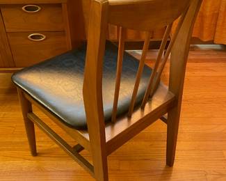 FABULOUS 1960s Mid-Century Modern Mainline For Hooker Furniture Floating Walnut Wood Executive Desk W/ ORIGINAL Upholstered Chair