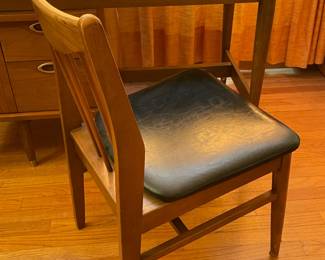 FABULOUS 1960s Mid-Century Modern Mainline For Hooker Furniture Floating Walnut Wood Executive Desk W/ ORIGINAL Upholstered Chair