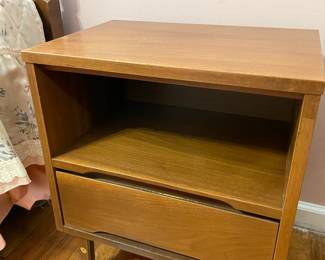 Vintage Mid-Century Modern 1 Drawer Walnut Nightstand By Stanley (2 Available)