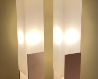 WORKING Vintage Mid-Century Modern 1960s Set Of 2 Table Lamps W/ White Wood Lacquered Bases, Plexiglass Shades, & Ball Pull-Chain Switches By Modeline (California)