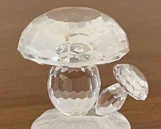 LARGE SWAROVSKI COLLECTION OF 185 FIGURINES! (SOME W/ BOXES)