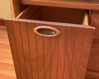 FABULOUS 1960s Mid-Century Modern Mainline For Hooker Furniture Floating Walnut Wood Executive Desk W/ ORIGINAL Upholstered Chair