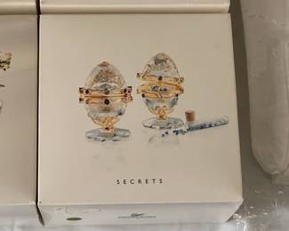 LARGE SWAROVSKI COLLECTION OF 185 FIGURINES! (SOME W/ BOXES)