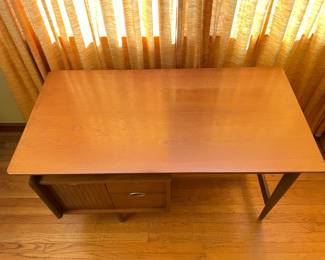 FABULOUS 1960s Mid-Century Modern Mainline For Hooker Furniture Floating Walnut Wood Executive Desk W/ ORIGINAL Upholstered Chair
