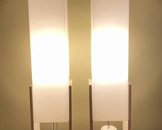 WORKING Vintage Mid-Century Modern 1960s Set Of 2 Table Lamps W/ White Wood Lacquered Bases, Plexiglass Shades, & Ball Pull-Chain Switches By Modeline (California)