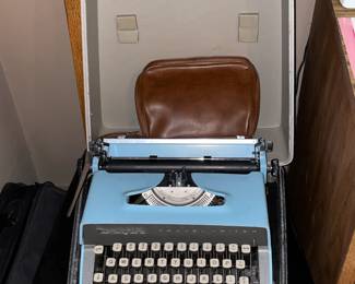 Vintage Remington Travel-Riter Blue Typewriter W/ Case
