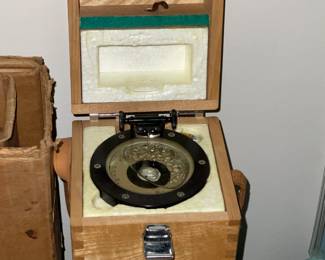 Saura Compass In Wooden Case