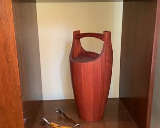 ORIGINAL Mid-Century Modern Staved Teak Ice Bucket By Jens Quistgaard For Dansk W/ Vintage Mid-Century Modern Bakelite Ice Tongs