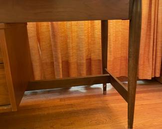 FABULOUS 1960s Mid-Century Modern Mainline For Hooker Furniture Floating Walnut Wood Executive Desk W/ ORIGINAL Upholstered Chair