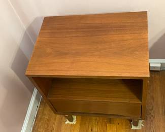 Vintage Mid-Century Modern 1 Drawer Walnut Nightstand By Stanley (2 Available)