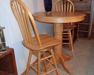 PUB TABLE W/2 STOOLS