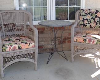 OUTDOOR CHAIRS - ROUND TABLE