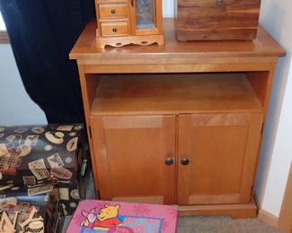 2 DOOR STAND