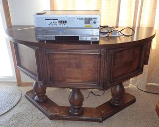 1/2 ROUND DESK
