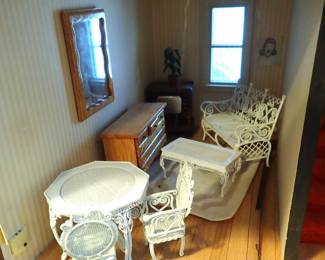 DOLL HOUSE & FURNITURE