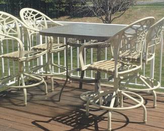 OUT DOOR PUB SET TABLE AND 4 CHAIRS