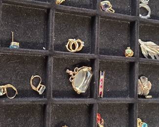Assorted Gold jewelry 