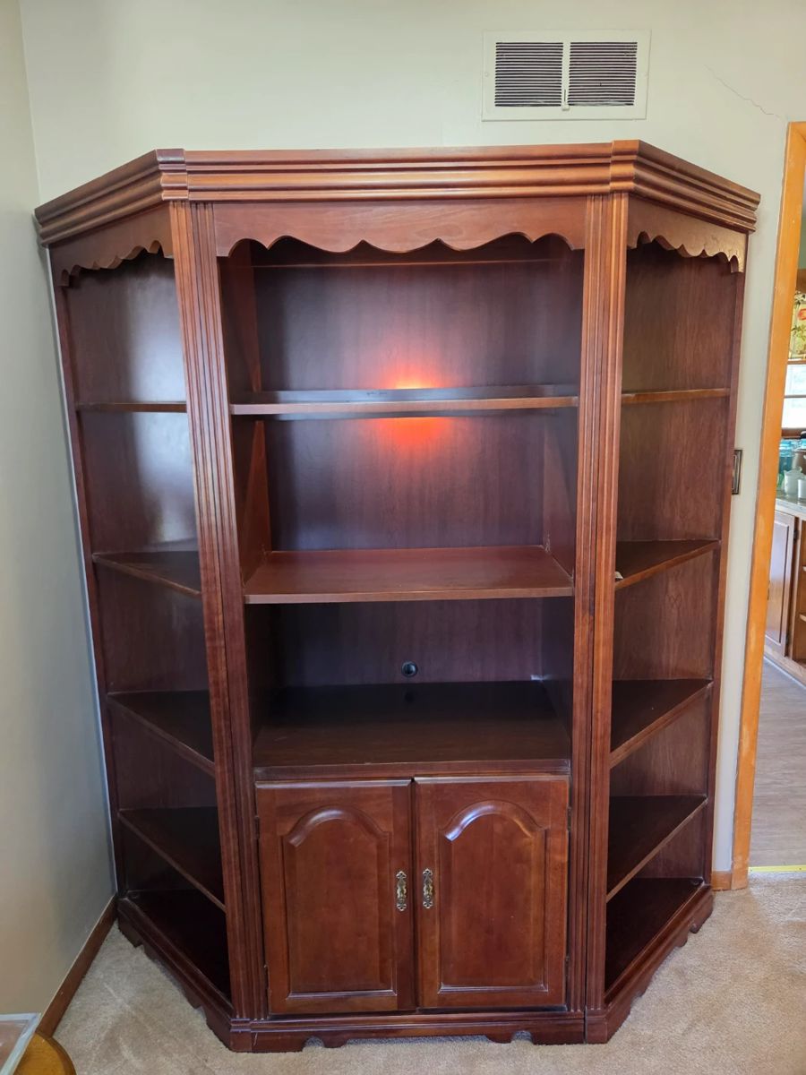 #3	Broyhill Laminate/Wood Display/Bookcase - 3 pieces can be separated - lighted w/2 doors and  shelves - Center Cabinet - 30x18x75  Each End Piece - 18x20x75  You Mov e	 $150.00 
