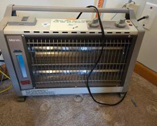 #129 Marvin 4940 Quartz heater 1500 Watt built in humidifier $30.00