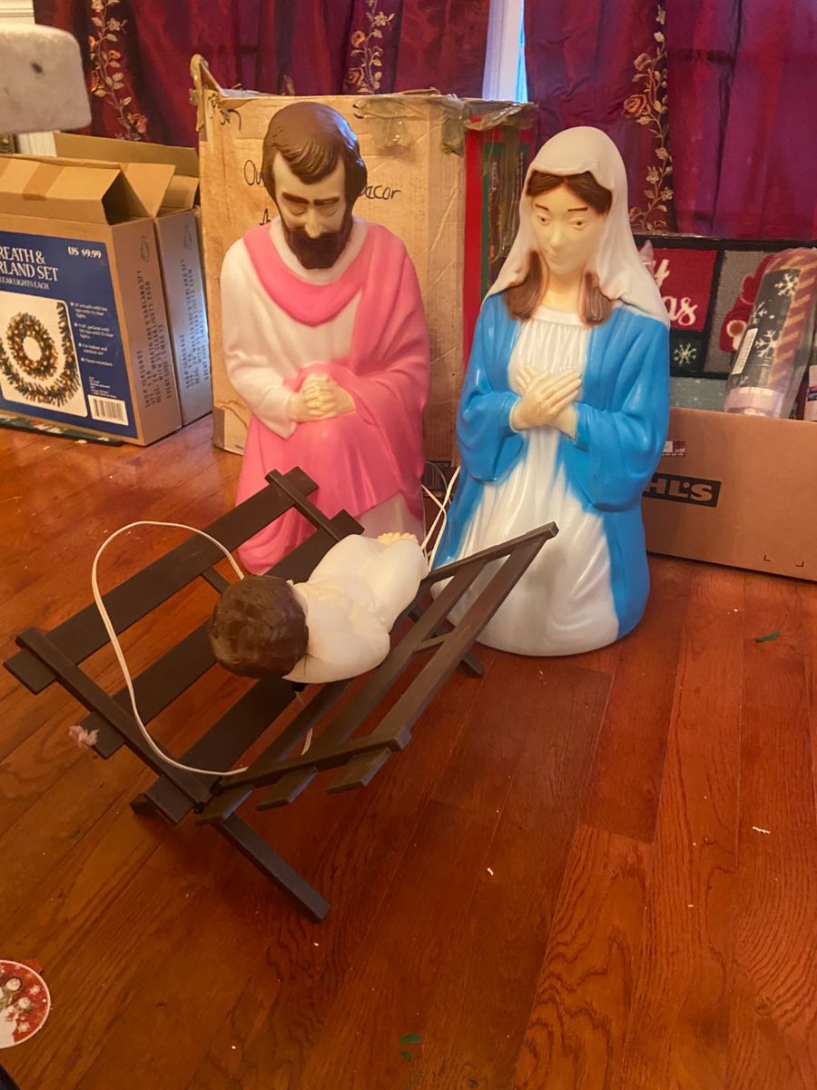 #331 christmas 3-Pc. Vintage Styled Blow Mold Nativity $200