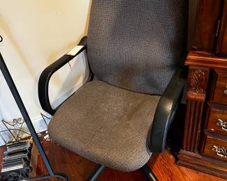 #5	chair br1	fabric desk chair with swivel base 	 $25.00 			
