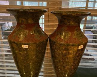 #348	misc	(2) ceramic vase with hand painting of turtals 	 $40.00 			

