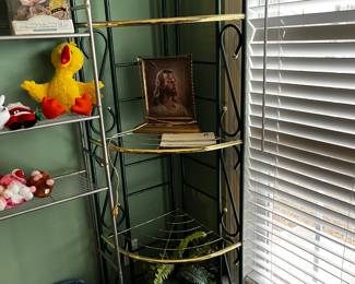 #372	pr	corner metal shelf 17x17x72	 $30.00 			

