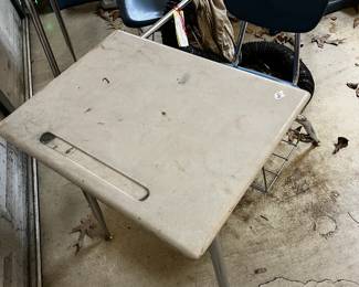 #147	Garage	Blue 1 person StudentDesk w/cubbie - plastic	 $30.00 			
