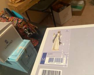 #337	Lladro	Lladro the holy teacher Jesus 12291 matt finish 14 inches tall 	 $300.00 			
