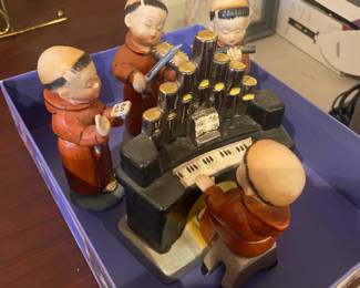 #330	christmas	4 piece monk musical statues 	 $30.00 			
