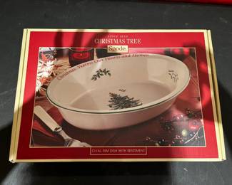 #341	China	Spode Christmas veggie bowl 	 $25.00 			
