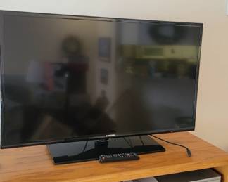 40 Inch Samsung TV In Excellent Working Condition