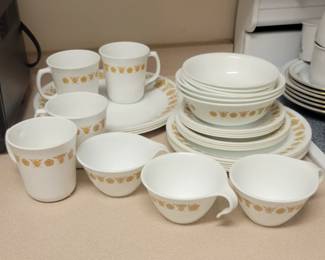 Beautiful Set Of Vintage Corelle Dishes