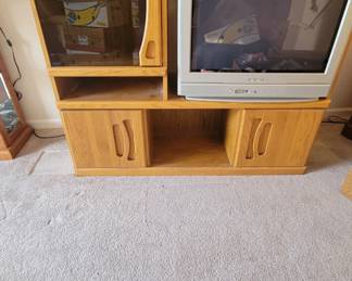 Nice Oak Entertainment Center