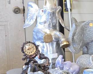 Elephant ice bucket