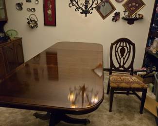 Beautiful dining room table with 8 chairs