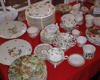 Wild Strawberry Wedgwood 19 plates, creme soups and underplates ! Pair of beautiful Herend plates with finches. Gien, France plates