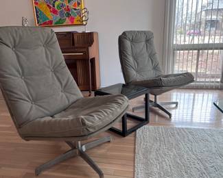 Pair swivel chairs