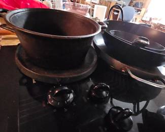 Cast Iron
Pots & Pans 
