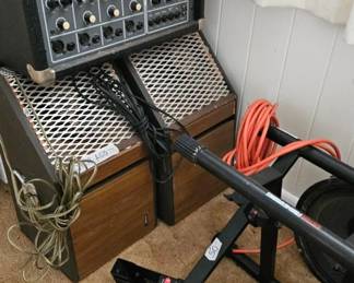 Amp
Amp Stand
Speakers