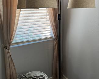 Standing lamp with 3 lights, rod iron