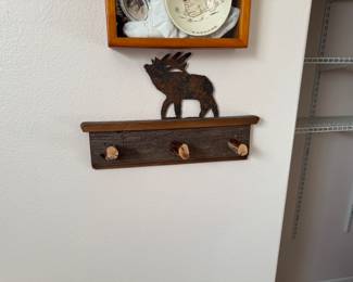 Moose shelf with pegs