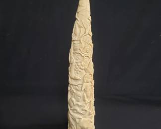 Lot # : 103 - Composite tusk decoration
