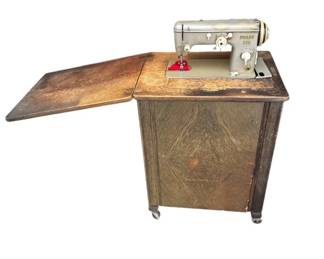 Lot # : 261z - Vintage 1960's Pfaff 230 sewing machine