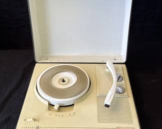 Lot # : 289z - Vintage General Electric record player